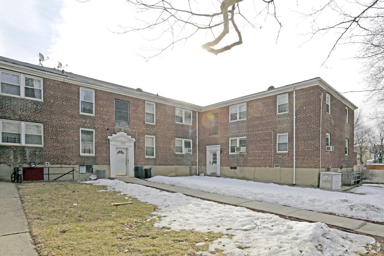 Building Photo - 76-15 160th St