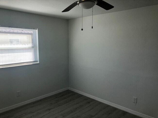Building Photo - Tudor Dr Duplex