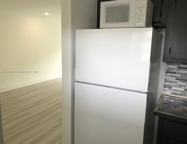 Building Photo - 17255 SW 95th Ave