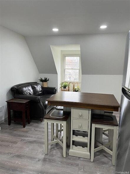 Foto del edificio - 256 N Wellwood Ave