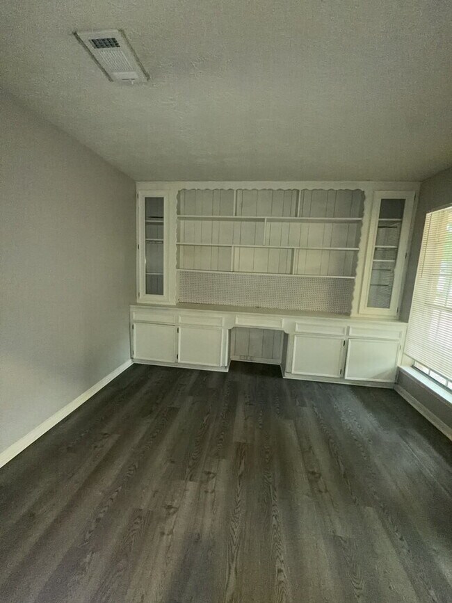 Building Photo - 16815 Methil Dr