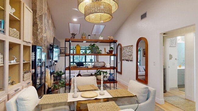 Building Photo - 385 E Hartford St