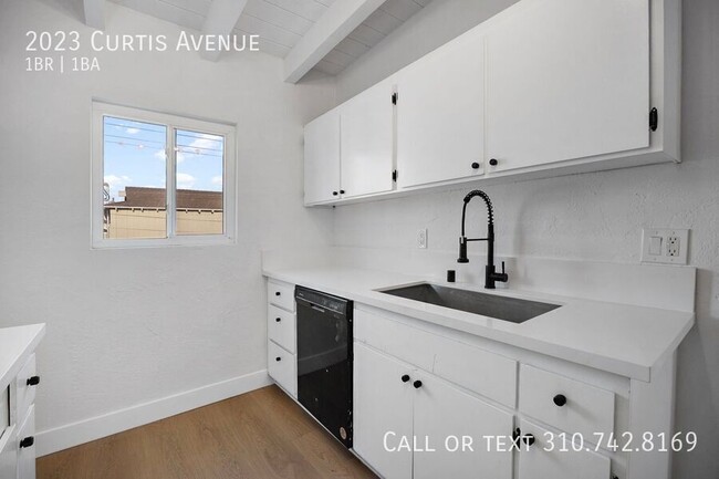 Building Photo - 2023 Curtis Ave