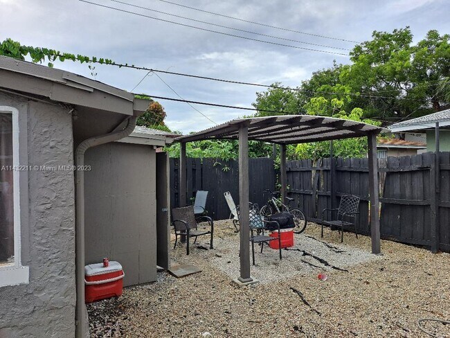 Building Photo - 217 Southridge Rd