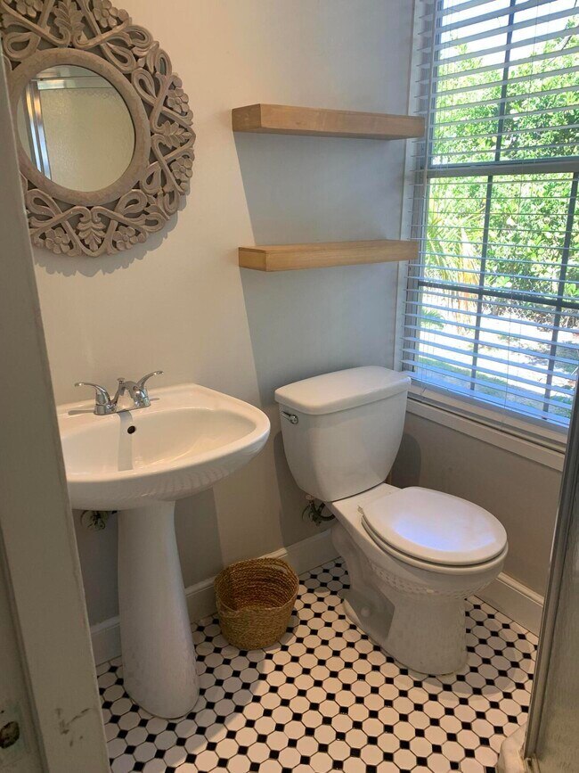 Foto del edificio - 928 Sunset Rd