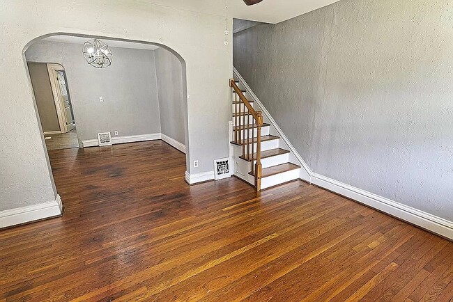 Building Photo - 2726 Sulphur Ave