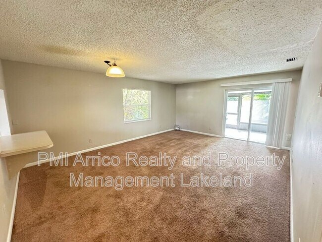 Foto del edificio - 585 N Scenic Hwy