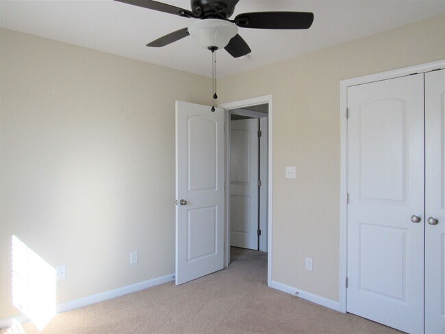 Building Photo - 731 Radiant