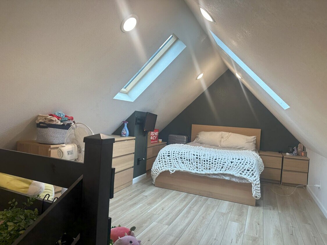 Foto principal - Chic Newly Remodeled Loft-Style 1 Bedroom ...