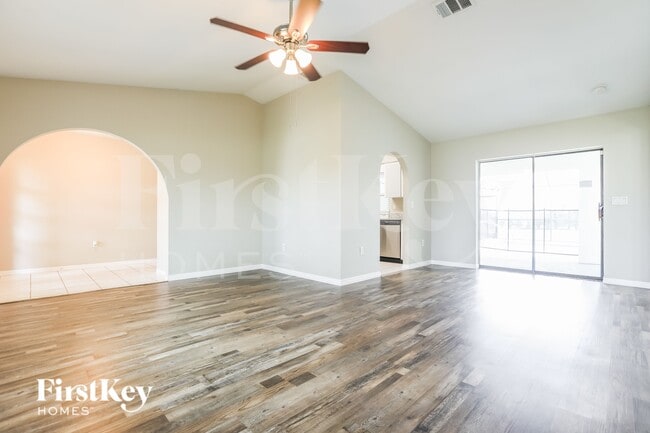 Foto del edificio - 23502 Shelby Ave