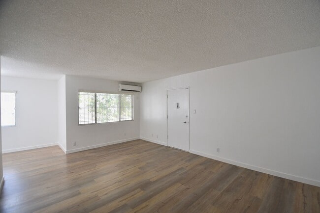 Building Photo - 6152 Woodman Ave