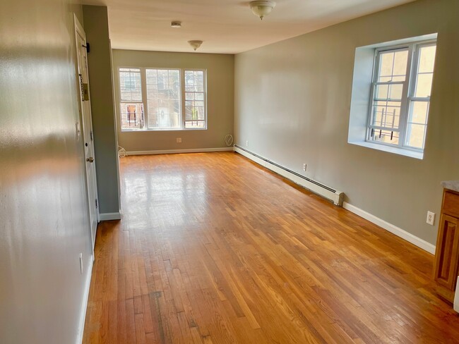 Foto del edificio - 713 E 219th St