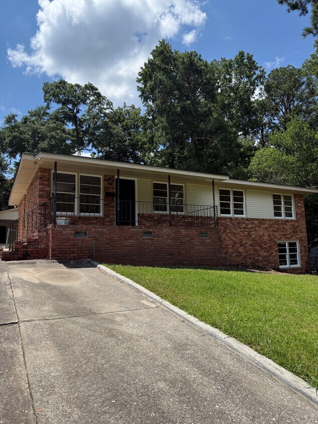 Foto del edificio - 5941 Bush Ave