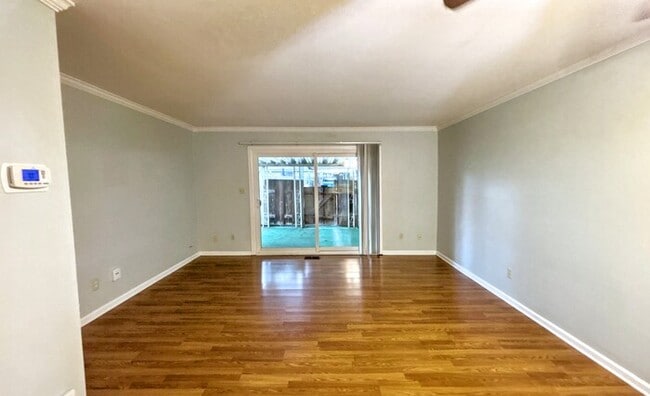 Building Photo - 2324 Woodbrook Cir N