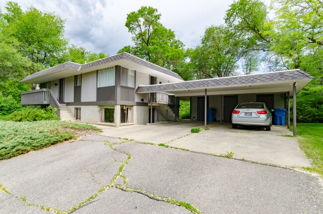 covered parking - 815 Orchard Dr