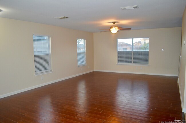 Foto del edificio - 6667 Beech Trail Dr