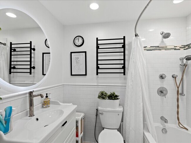 Foto del edificio - 4615 N Beacon St