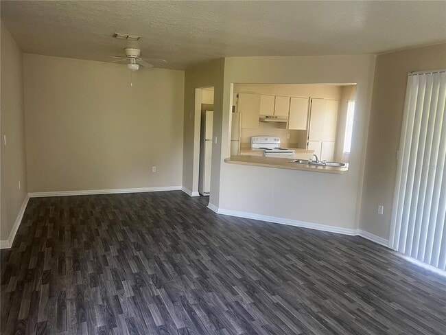 Foto del edificio - 7266 Pond Cir