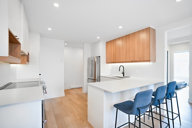Building Photo - 5555 Rue Saint-Urbain