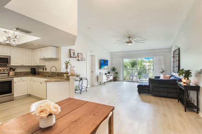 Building Photo - 300 Crestwood Ct N
