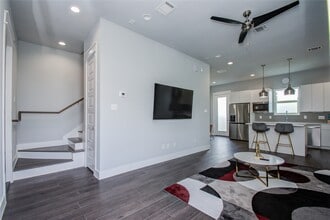 Building Photo - 2549 Hollister Rd