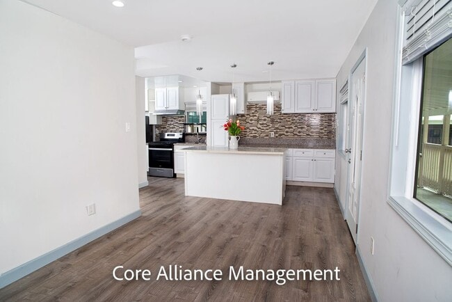 Building Photo - 9413 Farralone Ave