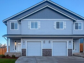 Building Photo - 505-507 NW Hillcrest Dr