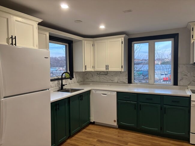 Building Photo - ONE BEDROOM APARTMENT IN THE HEART OF DOWNTOWN DARTMOUTH