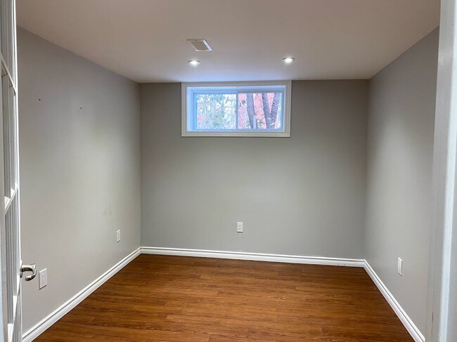 Building Photo - 33 Priam Way