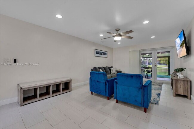Building Photo - 9501 E Palmetto Club Ln