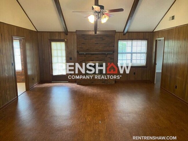 Building Photo - Charming 3/2 Home Now Available For Rent N...