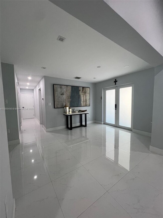 Building Photo - 4101 SW 99th Ct