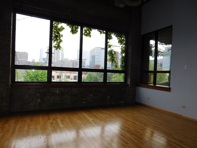 Building Photo - 413 N Carpenter St