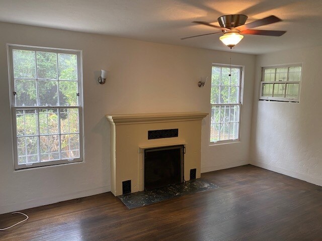 Living room - 4324 Willow Brook Ave