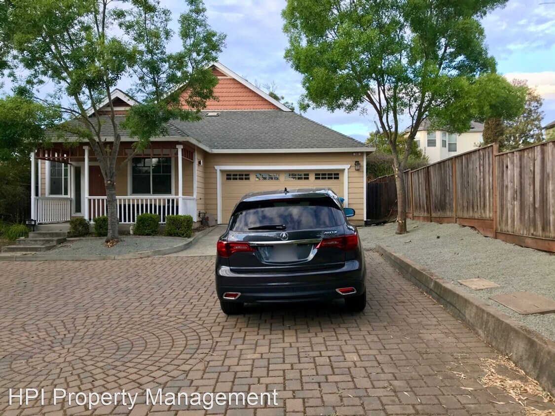 Primary Photo - 3 br, 2 bath House - 646 Acacia Lane
