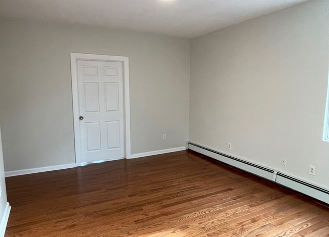 Building Photo - 75 Putnam St