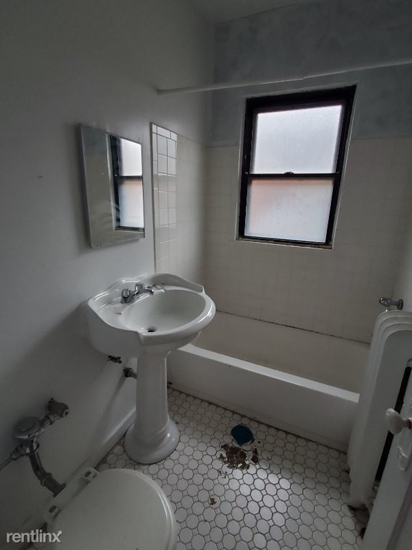 Building Photo - 1341 W Estes Ave