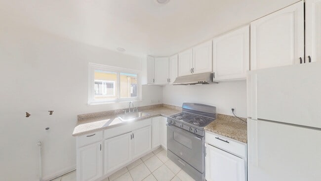 Building Photo - 1620 99th Ave