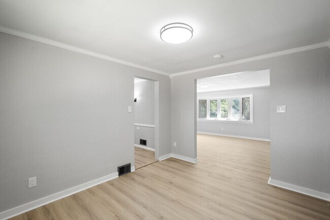 Building Photo - SPACIOUS 3 BEDROOM RANCH WITH FINISHED BAS...