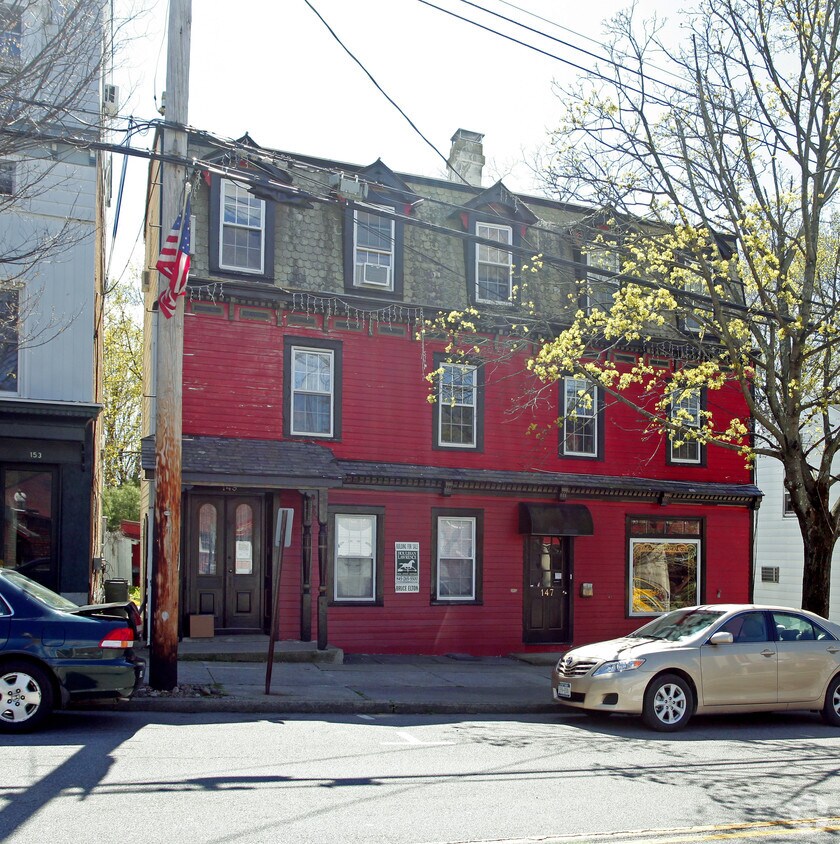 Building Photo - 147-149 Main St