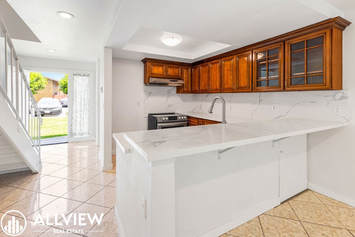 Foto principal - Beautifully Renovated 2-bedroom, 1.5-bath ...
