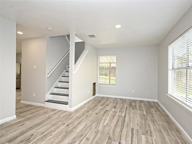 Building Photo - 1418 Clearview Loop
