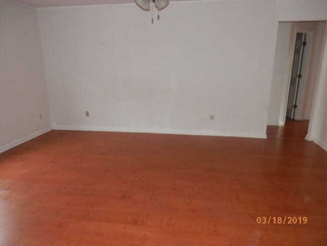 Building Photo - 1616 Seneca Ln