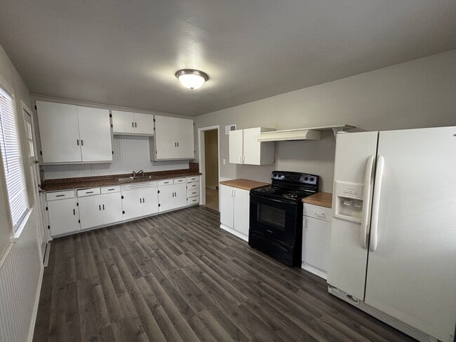 Building Photo - 4825 N 40th St