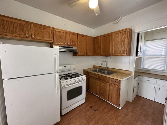 Building Photo - 424 S Highland Ave