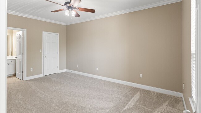 Foto del edificio - 3 Bedroom Condo in Burbank Estates- Gated Community