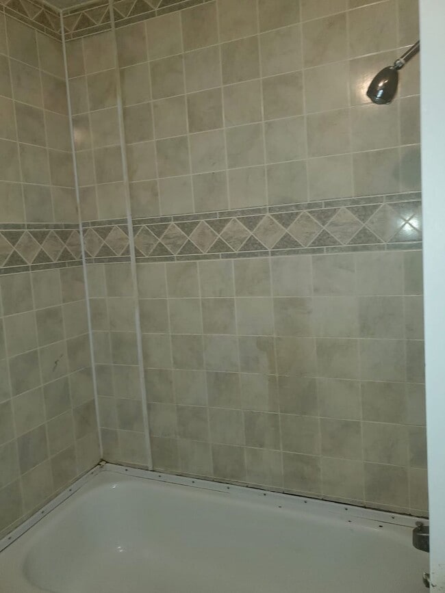 Building Photo - 113 Woodlawn Ave