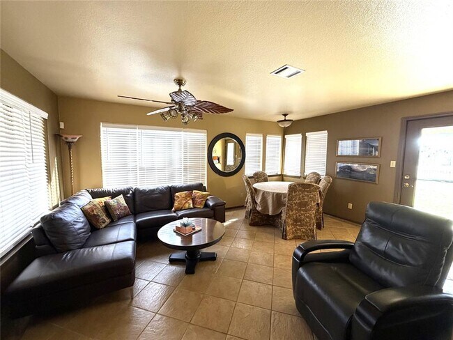 Foto del edificio - 2035 Borchert Loop