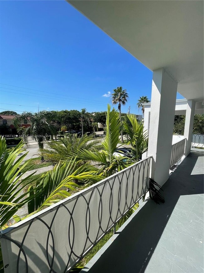 Foto del edificio - 1385 NE 105th St