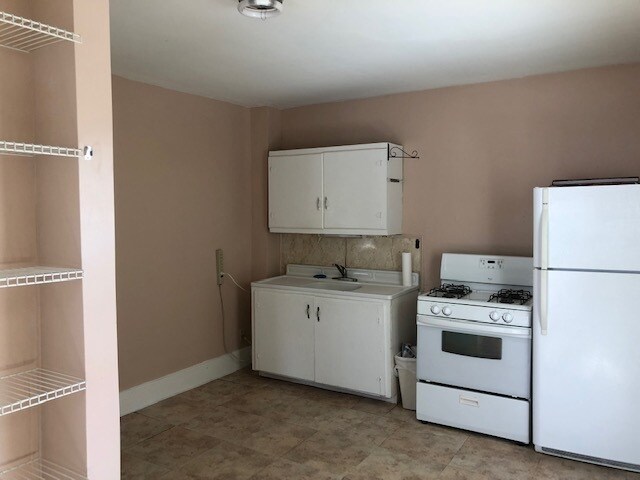 Kitchen - 906 S Mulberry St